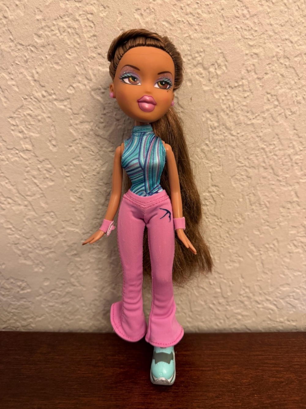 Vintage Bratz Play Sportz Yasmin Doll Original Outfit 2001 MGA missing One Shoe
